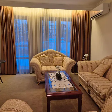 Mountain Heaven Downtown Апартамент Банско